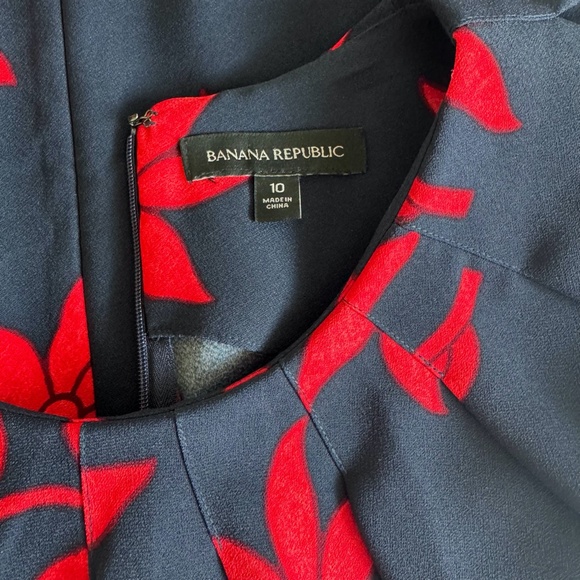 BANANA REPUBLIC Bloomcore Pleated Ruffle Sleevelss Blouse Red Black Size 10 - Picture 6 of 9